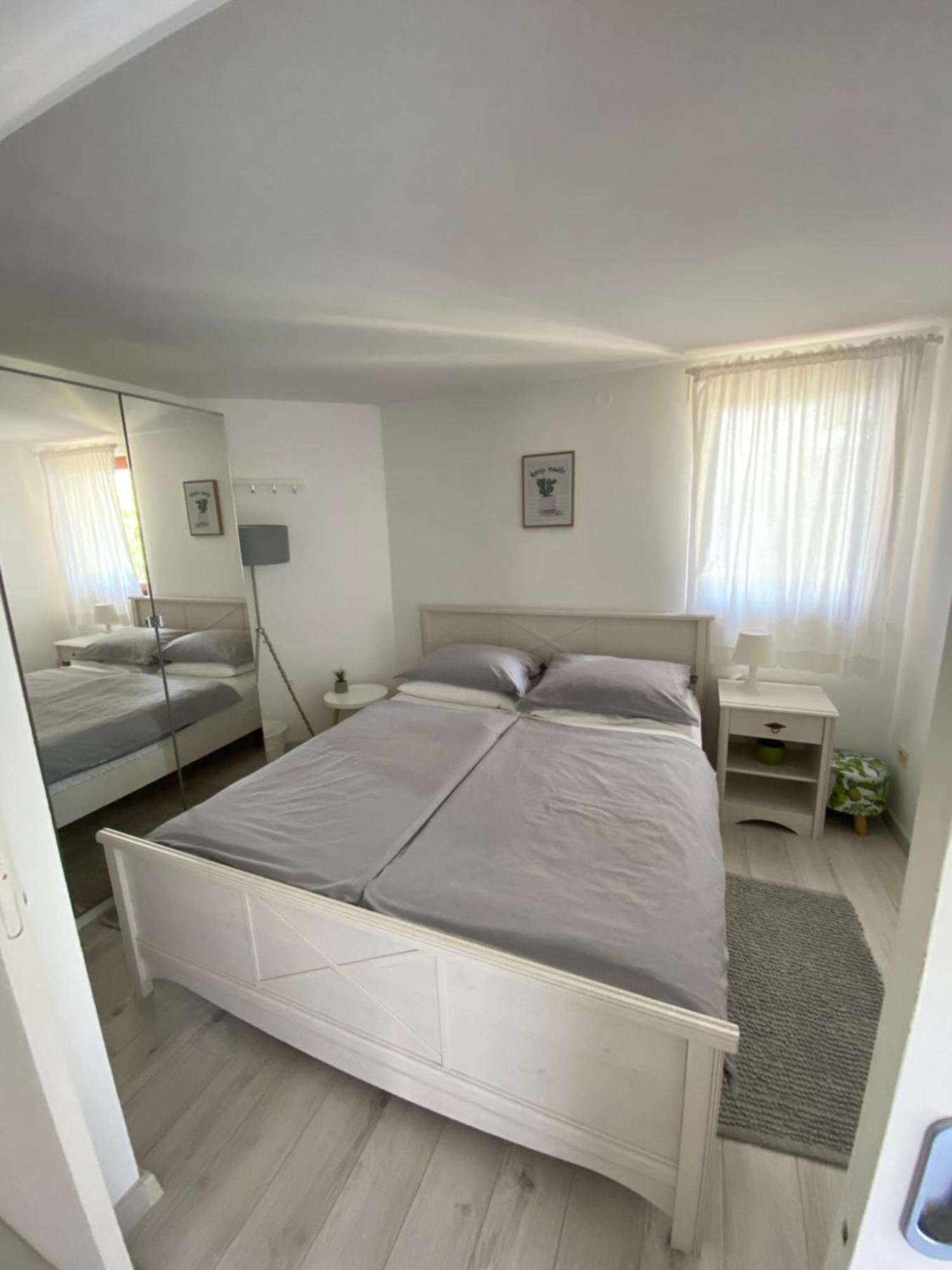 Banjol Apartments Flora 1 מראה חיצוני תמונה